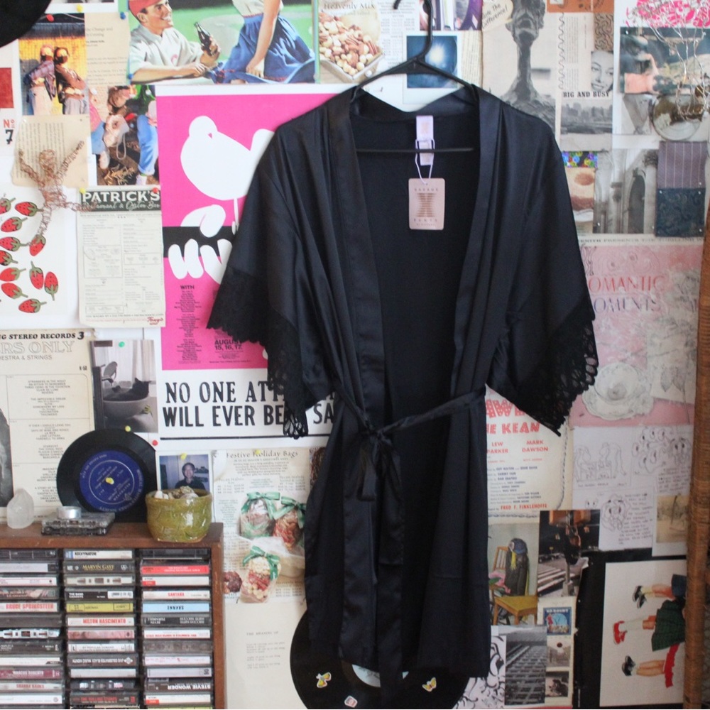 Savage X Fenty short lace robe. Brand New.